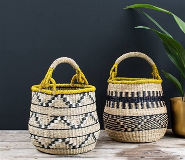 Colored seagrass basket with handle